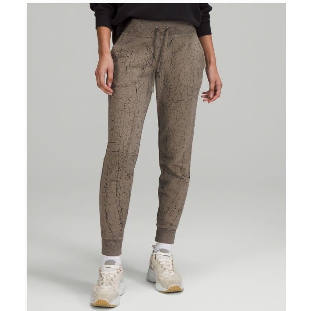 Lululemon Joggers Warm Down Jogger - size 6